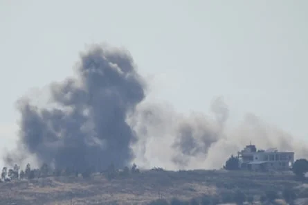 Smoke rises above Kfar Tebnit in Nabatieh after Israeli airstrikes, May 31