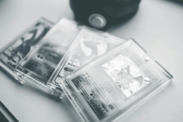 宝可梦卡牌评级品展示，PSA 保护盒特写