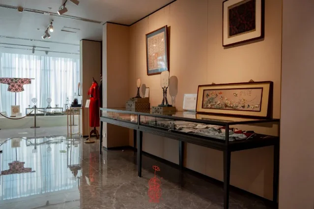 旗袍与传统工艺展陈空间