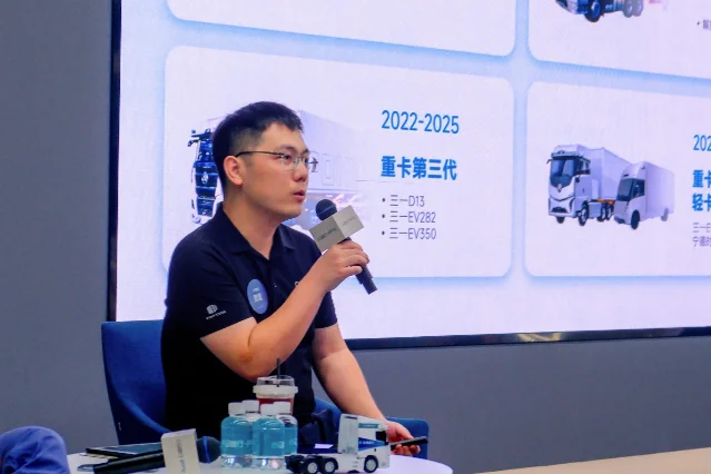 小马智行卡车业务负责人在媒体沟通会上介绍重卡路线