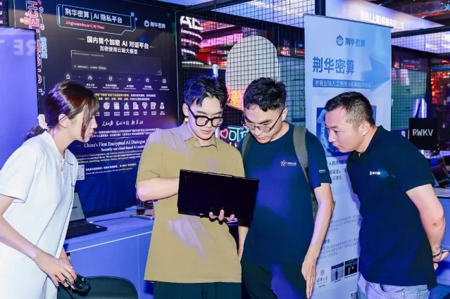 墨镜熊展台现场二