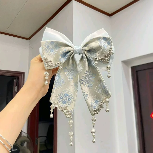 页面展示的壮锦蝴蝶结发卡样品
