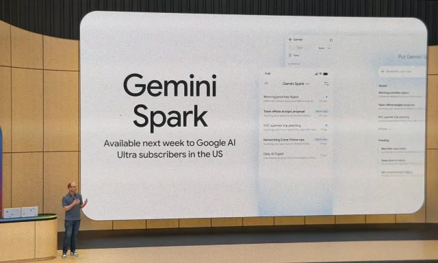 Google I/O 发布现场的 Gemini Spark 展示板,右侧为移动端界面截图