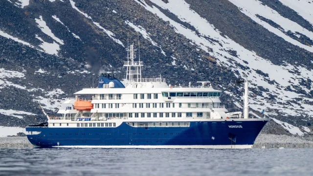 MV Hondius in Svalbard