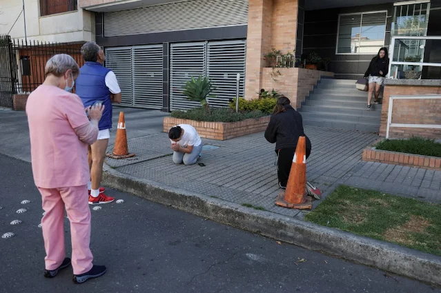 Residents gather outside in Bogotá after the earthquake.