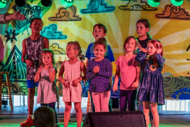 Children onstage at Norsk Hostfest
