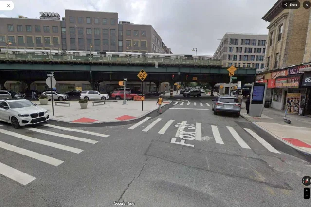 布朗克斯 Fox Street 街景,邻近 Westchester Avenue 商业路口,6 月 1 日枪击案发现场