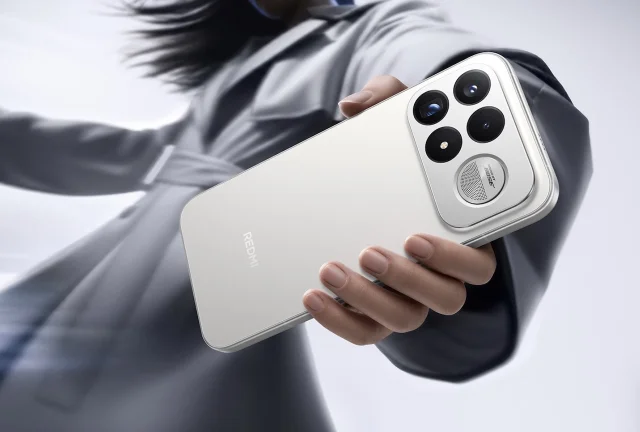 REDMI K100 Pro Max 浅色机身后盖与相机模组握持细节