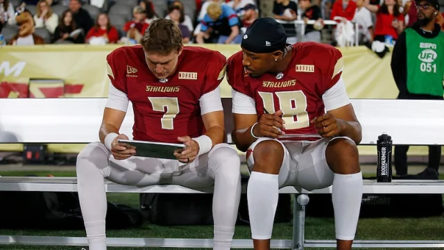 2026 UFL 总决赛创新展示:Birmingham Stallions 球员通过 DVSport 平板回看战术细节