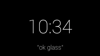 Google Glass Explorer Edition 的首页时钟卡片,画面下方显示「ok glass」语音入口