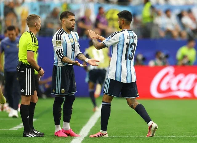 Cristian Romero leaves Argentina with a knee concern