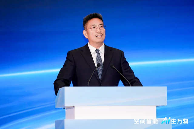 高德董事长刘振飞在云栖大会台演讲