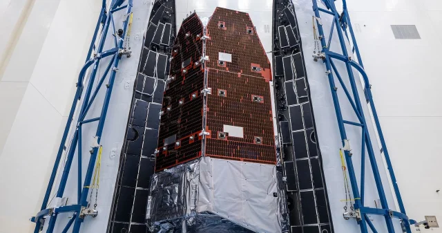 Nancy Grace Roman Space Telescope 被装在有效载荷整流罩内