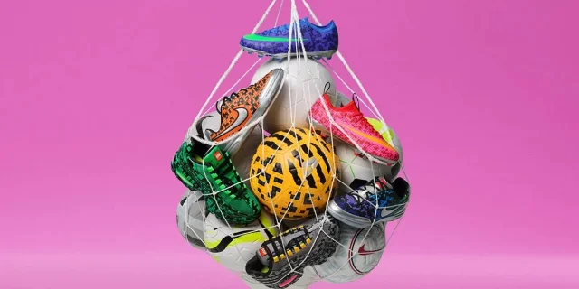 Nike Football x LEGO 联名足球鞋,亮粉色背景展示多款积木元素球鞋