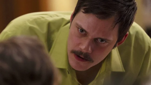 Bill Skarsgård as Tony Kiritsis in Dead Man's Wire