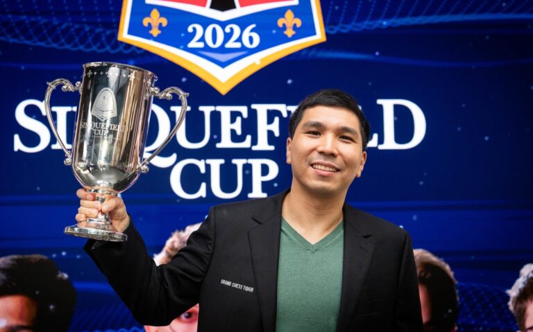 Wesley So holding the Sinquefield Cup trophy