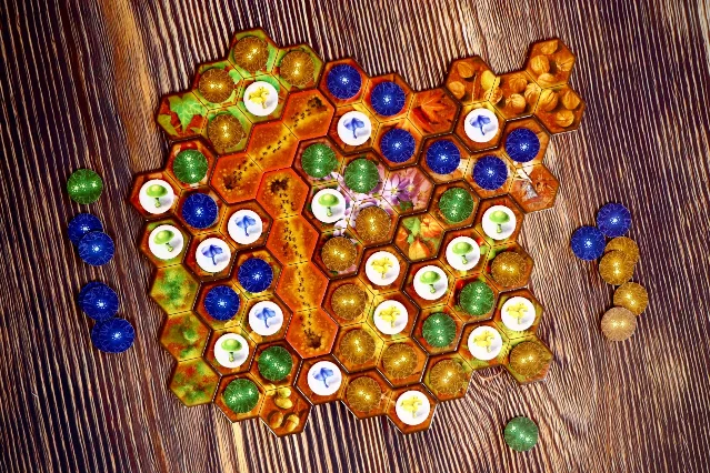 Underwood forest tiles crowded with mycelia, mushrooms, and green tree markers.