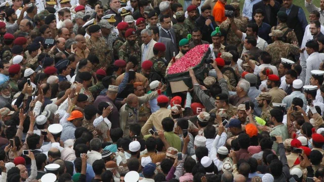 A large crowd carries Abdul Sattar Edhi's coffin during his funeral in Karachi.
