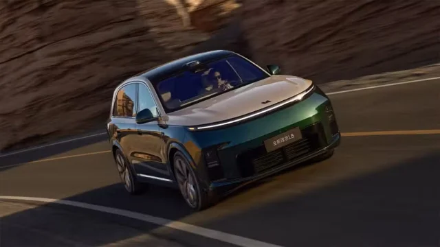 Li Auto L8 on a mountain road