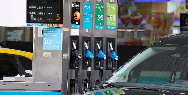 Repsol fuel pumps showing the 100 percent renewable Nexa 95 option
