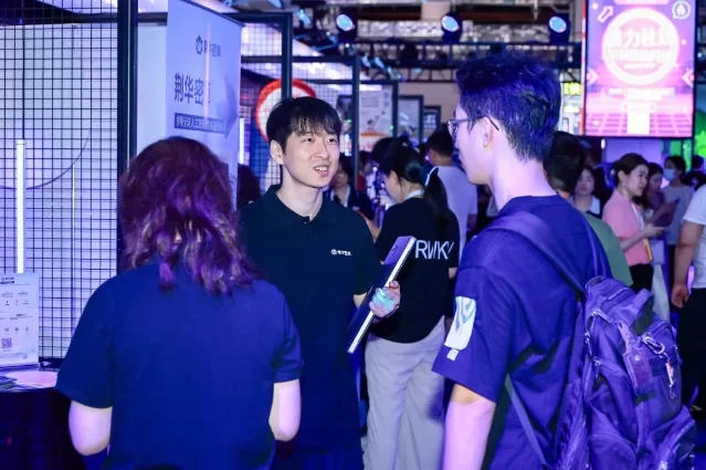 墨镜熊展台现场五