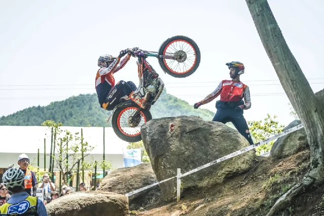 Toni Bou 赛前备战安道尔