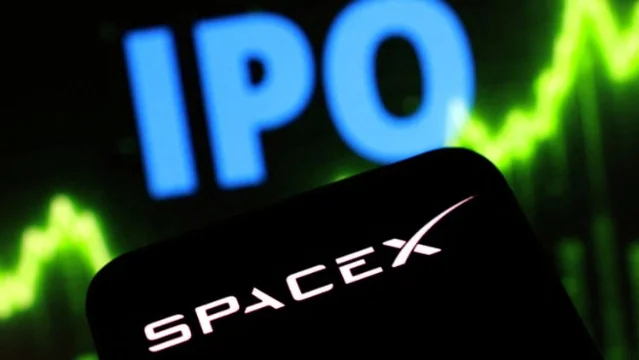 SpaceX 6 月 12 日在纳斯达克挂牌，Musk 在得克萨斯远程出席，首日收盘涨幅 19%，市值 $2.1 万亿。