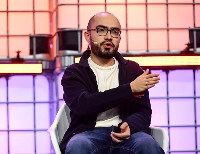 Higgsfield 联合创始人兼 CEO Alex Mashrabov 在 Web Summit Qatar 2026 现场演讲