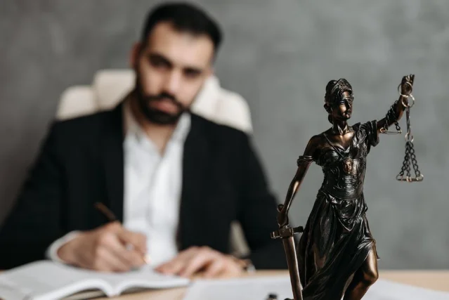 Lady Justice and legal documents — the multi-jurisdiction litigation Bondi ran against 45 banks produced over $670 million in settlements but also a $1.1 billion loss to Citigroup