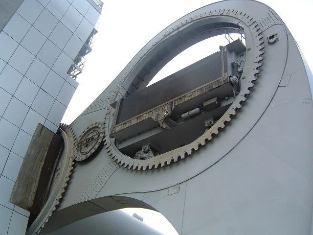 Close-up of the ring gear mechanism at the end of the Falkirk Wheel arm