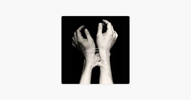 TAEMIN《PHASE 1 : Soft Violence》专辑封面,画面是两只被束缚后挣开的手腕