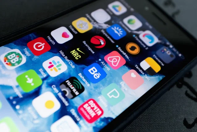 手机屏幕上的 App 图标阵列
