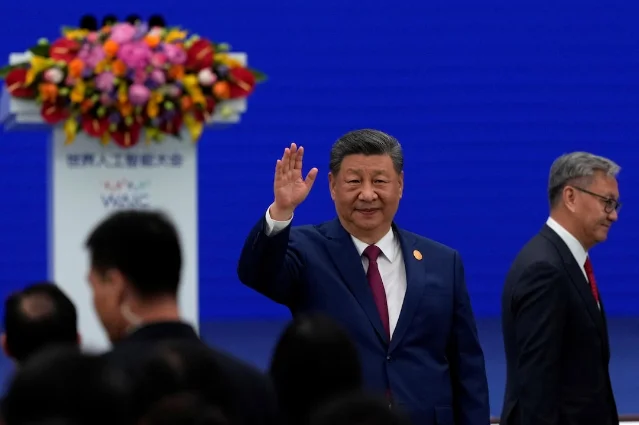习近平在上海 WAIC 2026 开幕式现场挥手致意
