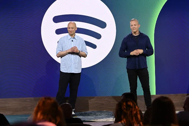 Spotify 联合 CEO Alex Norström 与 Gustav Söderström 在 Investor Day 舞台上