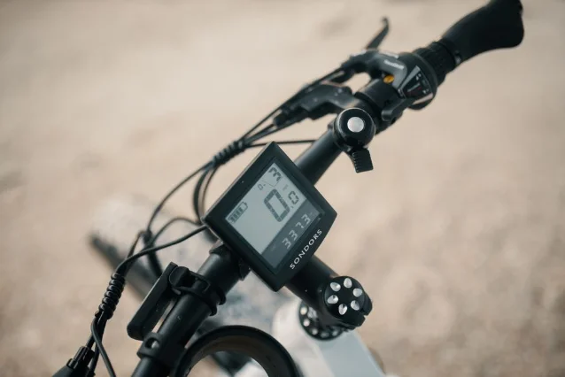 eBike display showing battery percentage and assist level on handlebars