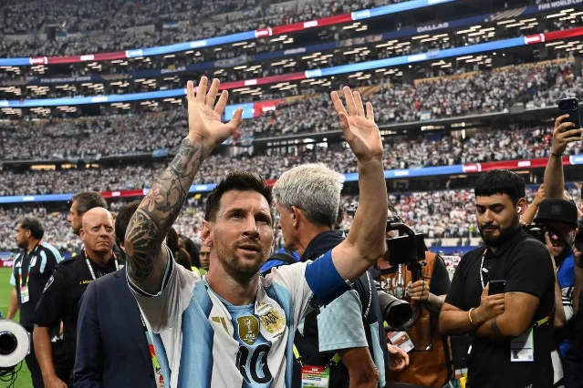 Messi salutes the crowd after Argentina-Austria