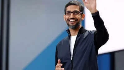 Sundar Pichai 在发布活动上挥手