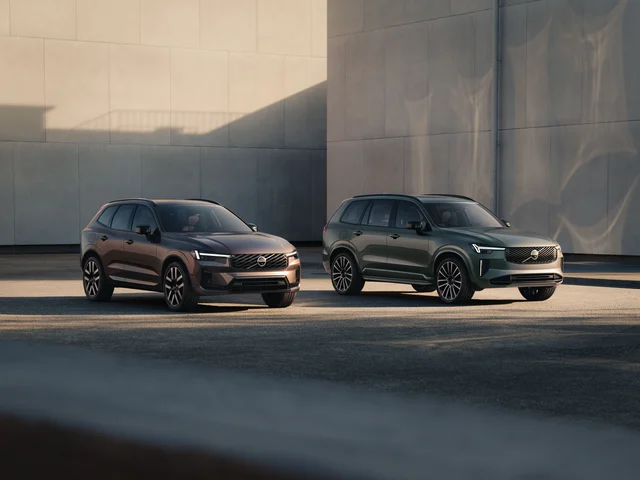 A bronze 2028 Volvo XC60 plug-in hybrid and a green XC90 photographed side by side