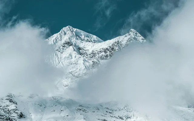 梅里雪山群峰云雾（从冰湖线方向拍摄）