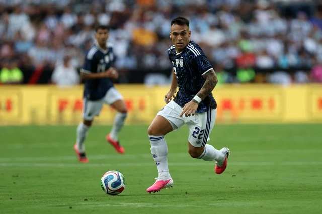 Lautaro Martínez runs with the ball for Argentina against Honduras at Kyle Field, June 6, 2026