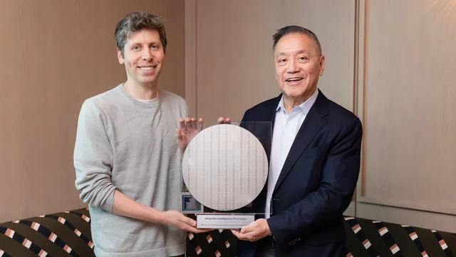 OpenAI 与博通在 2026 年 6 月 24 日公布 Jalapeño 推理芯片，图为 OpenAI 与博通管理层共同展示这颗芯片