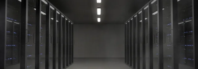 现代数据中心服务器机房,蓝紫色 LED 灯光排列密集的机架