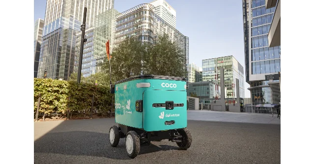 Coco 配送机器人在伦敦街道上行驶