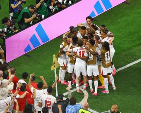 England players celebrate after Marcus Rashford's late goal