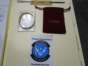 CBP 截获的仿冒卡地亚手镯