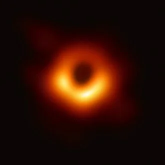 The bright ring around the dark centre of the supermassive black hole in Messier 87, reconstructed from Event Horizon Telescope observations