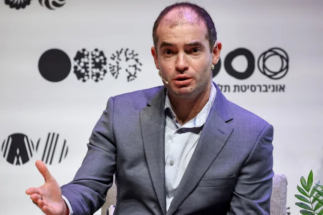 Ilya Sutskever 在活动现场发言