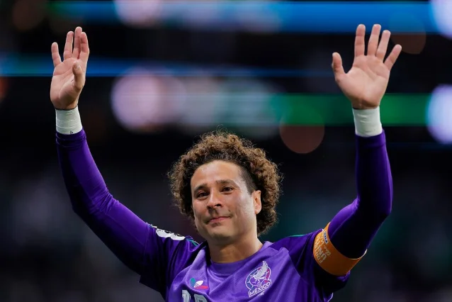 Guillermo Ochoa waves to the Mexico crowd
