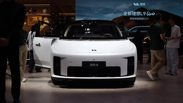 White Li i8 displayed at the Beijing Auto Show