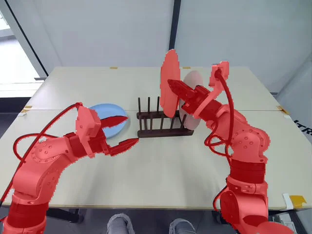宇树官方页的动态区域掩码示意:同一张桌面任务画面里,机械臂与盘子被红色掩码标出,其余背景保持原样